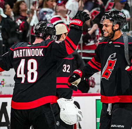 Tempi supplementari e gol decisivi: i risultati della giornata dei playoff NHL