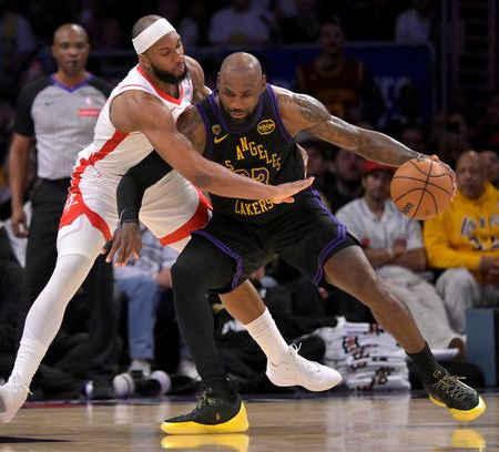 Detroit riduce il distacco, Houston batte di nuovo i Lakers