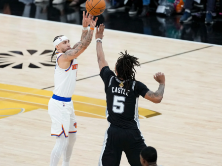 New York inizia le Finali NBA con una vittoria: i Knicks battono San Antonio in trasferta