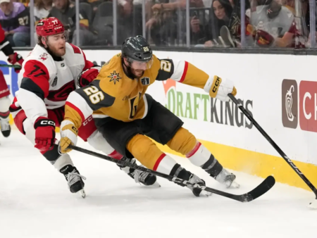 La doppietta del capitano regala ai Carolina il pareggio nella finale di Stanley Cup