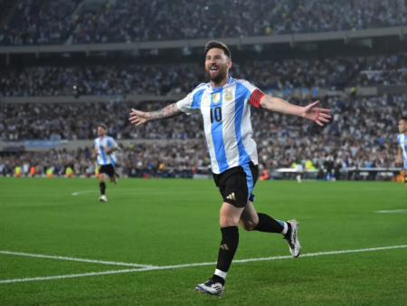 Messi ha riscritto la storia dei Mondiali. Il capitano dell’Argentina e Scaloni commentano la vittoria sull’Algeria