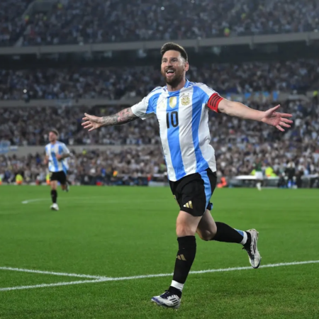 Messi ha riscritto la storia dei Mondiali. Il capitano dell’Argentina e Scaloni commentano la vittoria sull’Algeria