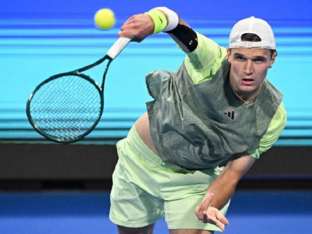 Menšík conquista Parigi: il talento ceco raggiunge le semifinali del Roland Garros per la prima volta in carriera