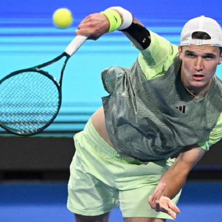 Menšík conquista Parigi: il talento ceco raggiunge le semifinali del Roland Garros per la prima volta in carriera