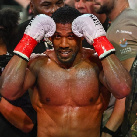 Anthony Joshua rivela i suoi avversari preferiti, ma i fan sono scettici