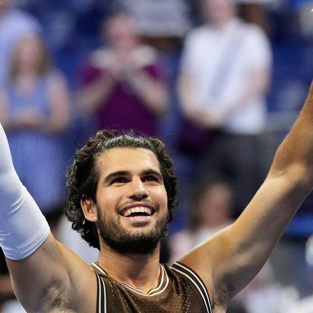 Il campione in carica esce dal torneo. Shelton elimina Alcaraz dagli US Open in una partita emozionante