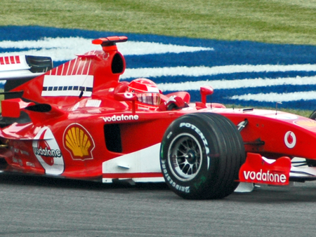 L’eredità di Schumacher. La Ferrari presenta una livrea speciale
