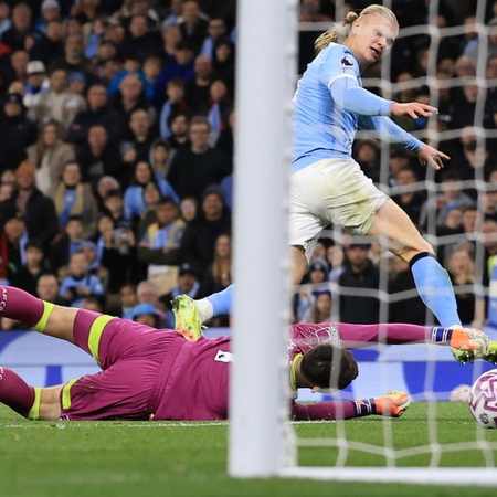 Gli arbitri ammettono l’errore sul gol di Holland nel derby di Manchester