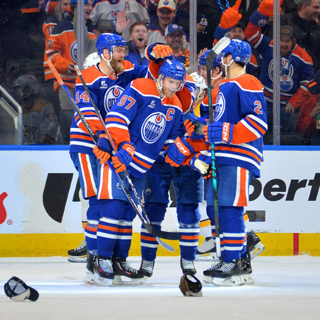 Inizia la preseason NHL: esordio di McKenna, McDavid brilla e tripletta di Senneke