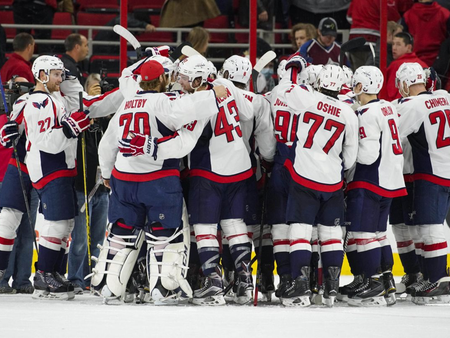 NHL: Pittsburgh sconfigge Philadelphia, il Colorado segna otto gol