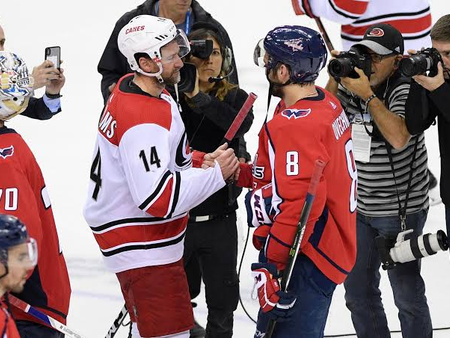 NHL: I Rangers segnano sei gol, Seattle batte Washington, Carolina batte Philadelphia