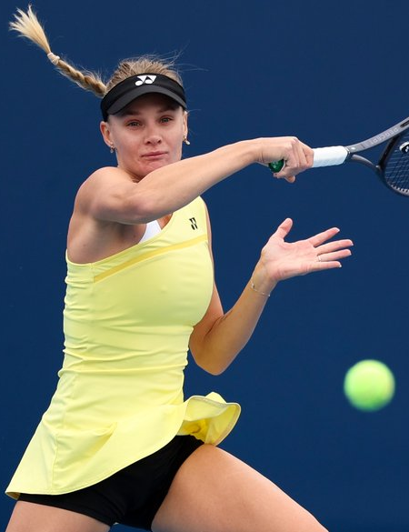 Dayana Yastremska ha sconfitto Maja Khwalinska e ha raggiunto il terzo turno del torneo WTA 1000 di Pechino