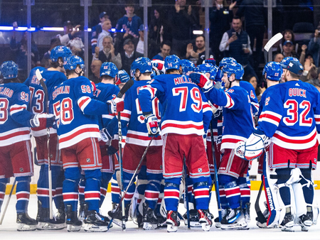 NHL: I Rangers salgono in Eastern Conference, Philadelphia batte il Colorado
