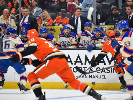 NHL: Carolina torna in testa alla classifica, Edmonton strappa la vittoria ai supplementari