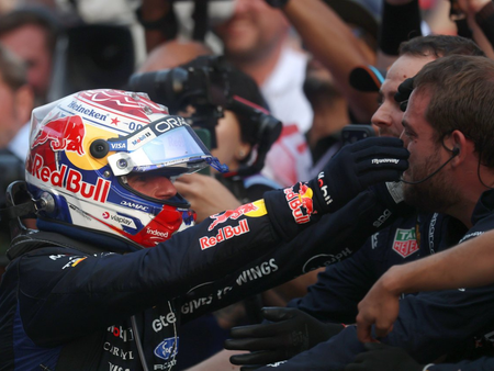 Max Verstappen conquista la prima vittoria stagionale, la Red Bull trionfa con il proprio motore e Hamilton sale sul podio